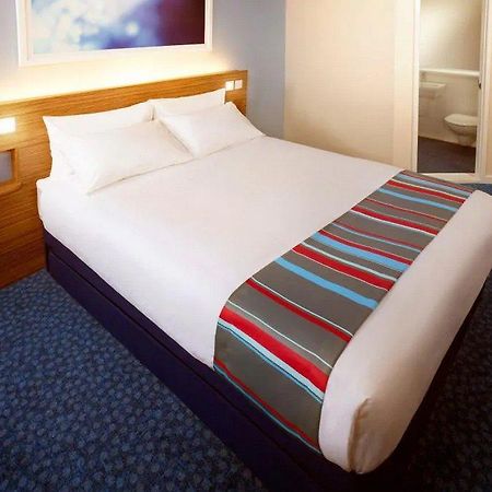 Travelodge Cardiff Central Queen Street Exteriér fotografie