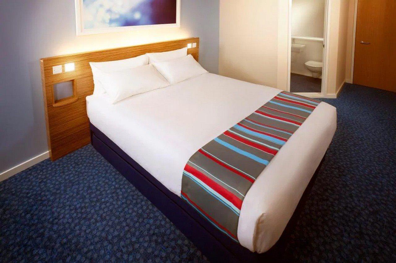 Travelodge Cardiff Central Queen Street Exteriér fotografie